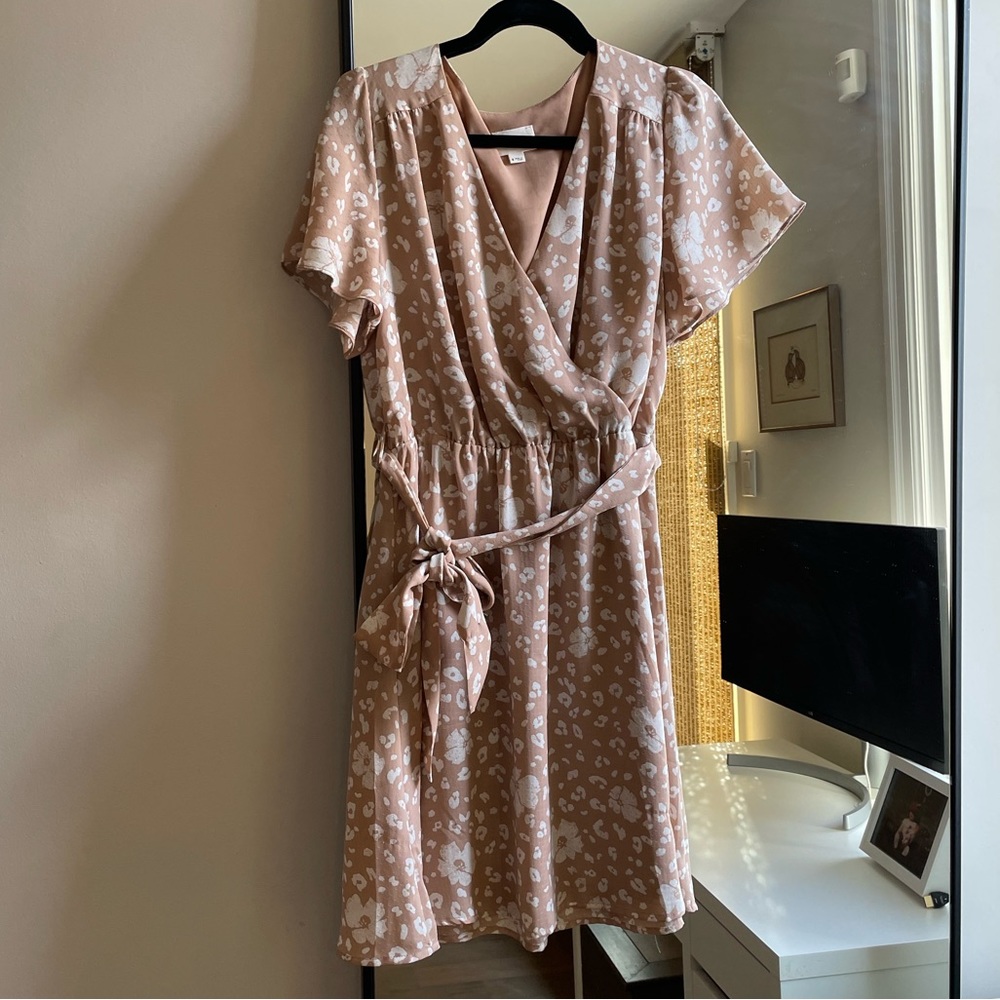 EVERLY Floral Wrap Dress in Nude/White - Size Medium